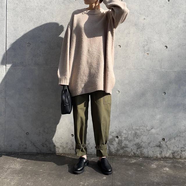 3｜ブラウン・カーキ色のパンツ