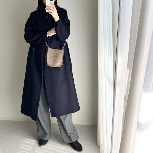 【2】ネイビー・グレーのロングコート