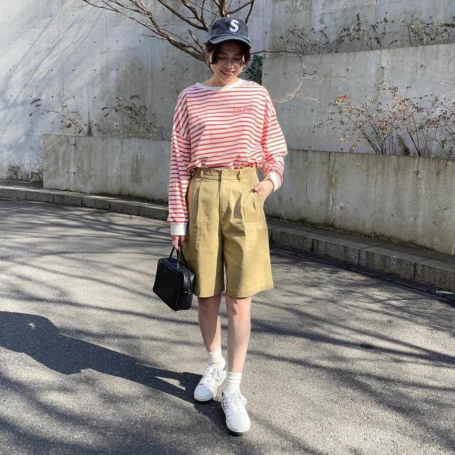 ボトムで一般的なのは「幅広のショートパンツ・ハーフパンツ」