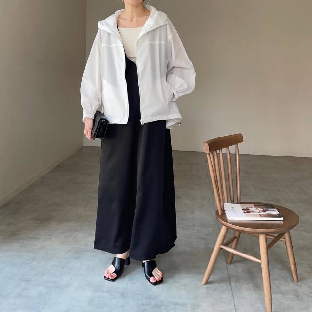 【おすすめコーデ3】ヒール付きサムループサンダル×きれいめスタイル