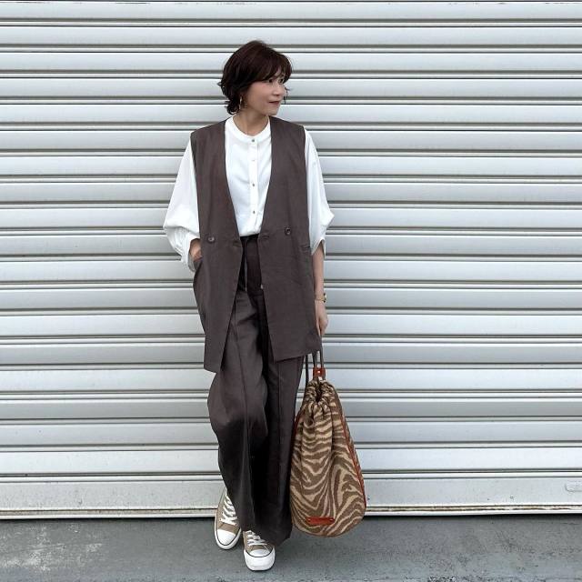 【50代×ベストとパンツのセットアップ】着るだけでサマになる