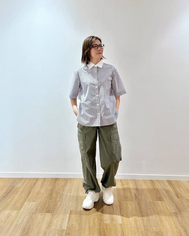 【50代の街歩きウォーキングコーデ2】カーゴパンツ×スニーカー