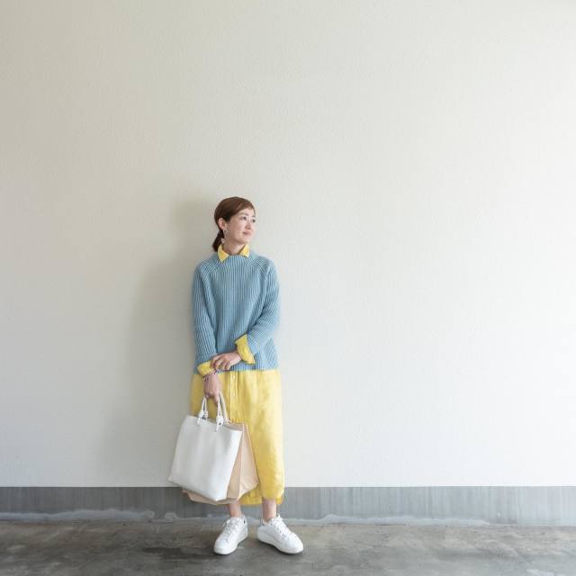 重ね着でカジュアルなワンピースコーデを楽しむのも◎