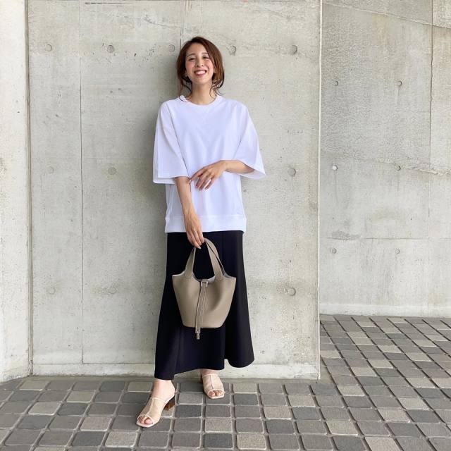 丈の長いTシャツ、おしゃれに着こなすポイントは？