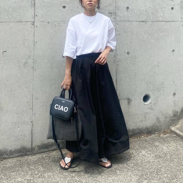 【2】ハートモチーフ付きサンダル