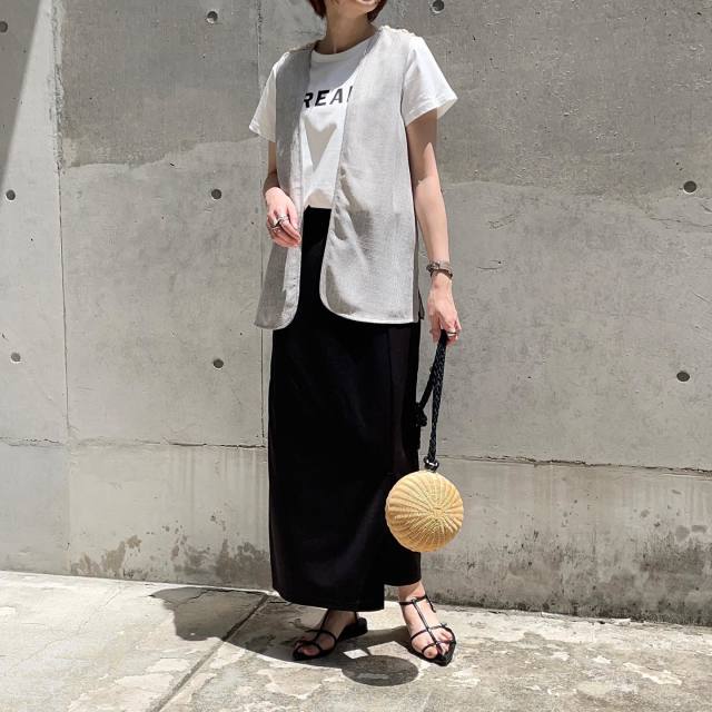 【黒スカート全般に合う夏トップス4】ベスト・ジレ