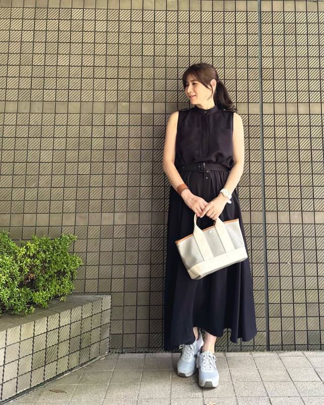 カジュアルな足元でワンピースをデイリーに