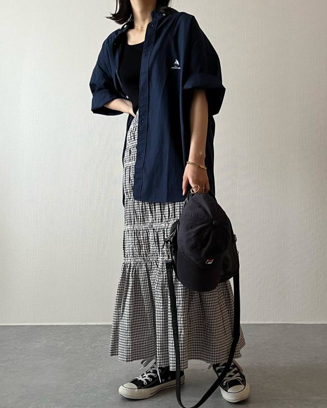 スカートは広がり過ぎないシルエットが◎