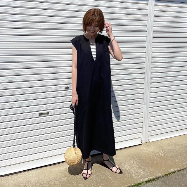 二の腕が目立たない「フレンチスリーブのジャンパースカート」