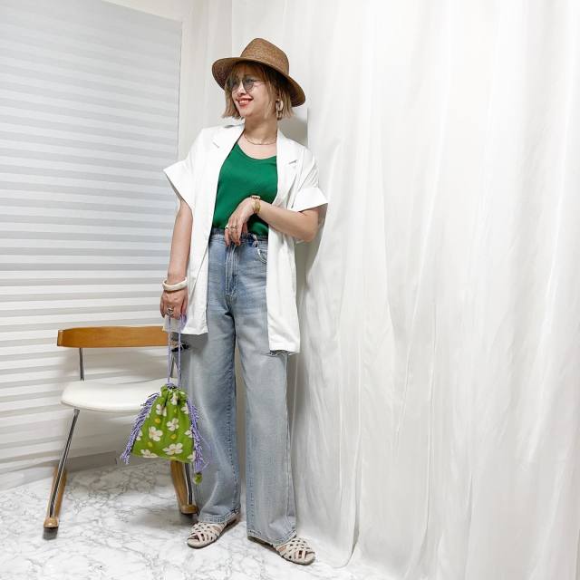 すっきりインナー ×パンツコーデにプラスしてバランスアップ