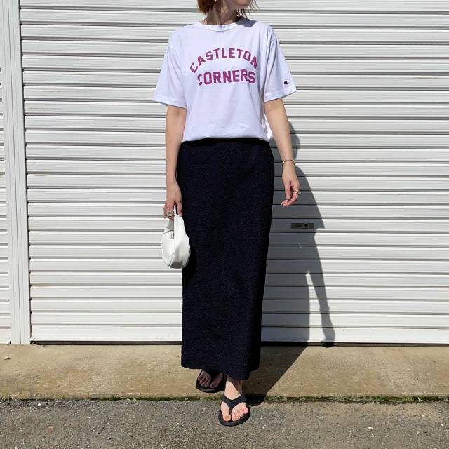 【黒スカート全般に合う夏トップス1】白の半袖Tシャツ