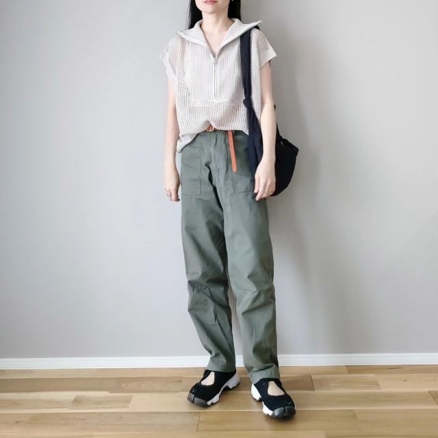 ハーフジップのメッシュニット