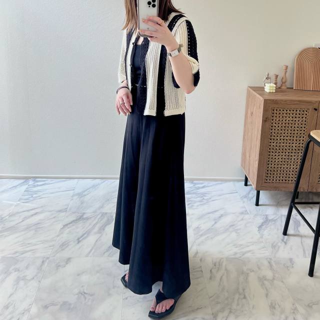 【トングサンダルに合わせる服4】黒のロングスカート