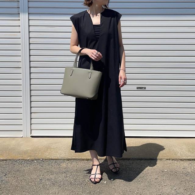 【2】キーネックのジャンパースカート