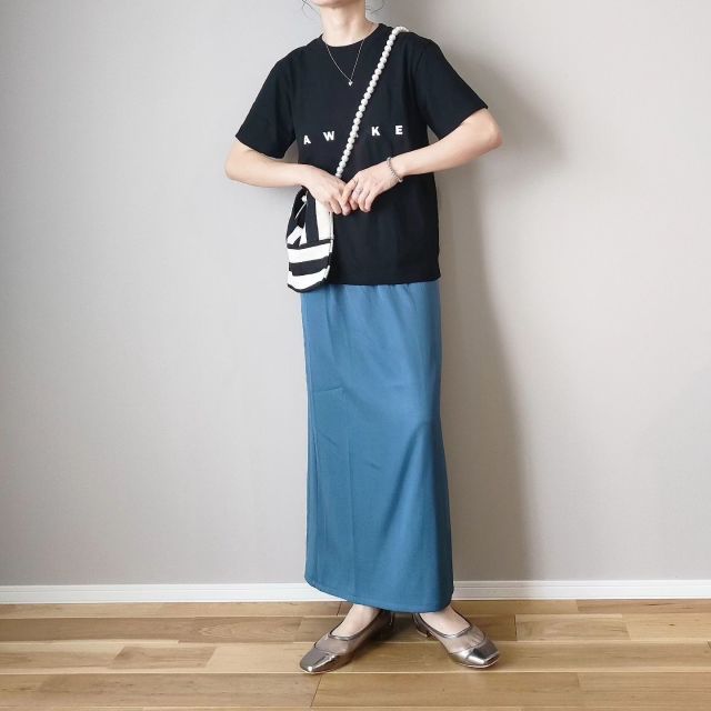 【ロング丈のタイトスカート】オーバーサイズTシャツを裾出し