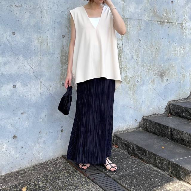 【ロング丈のプリーツスカート】ノースリーブトップスと合わせて涼やかに