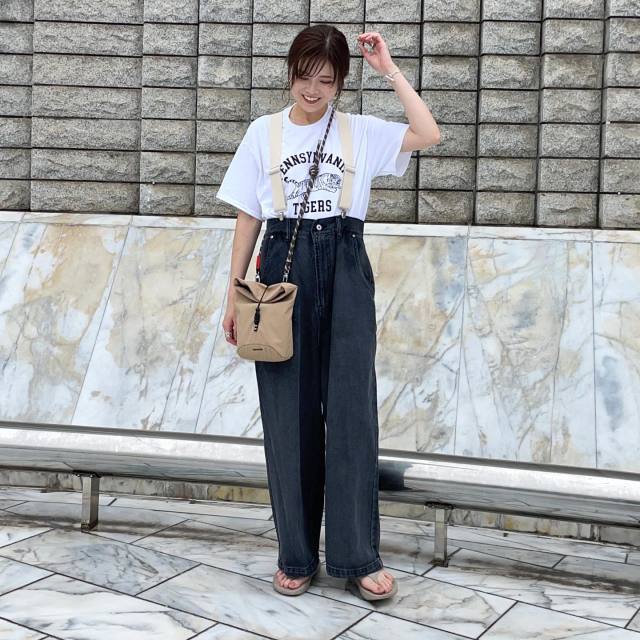 サスペンダー付き・サロペットのデニムパンツを選ぶ