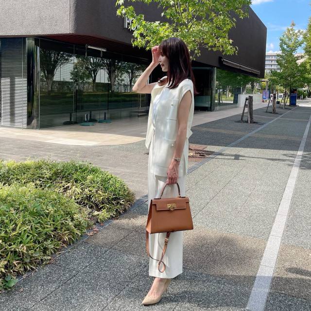 【40代50代×UNFILO（アンフィーロ）】ジレを取り入れたオールホワイトコーデ