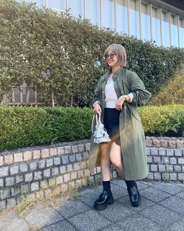 ロングコート×ミニスカートも着こなしやすくおしゃれな組み合わせ