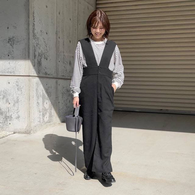 【2024秋冬おすすめコーデ3】ボーダートップス×サロペットパンツ