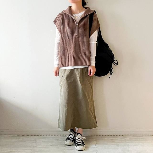 ハーフジップ＋Tシャツ＋ネックレスの重ね技もおしゃれ！