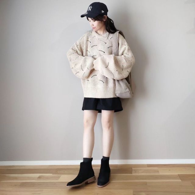 【カジュアルコーデ2】オーバーサイズのニット×ショートパンツ