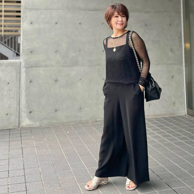 【50代の体型カバー服6】黒のジャンプスーツ・オールインワン