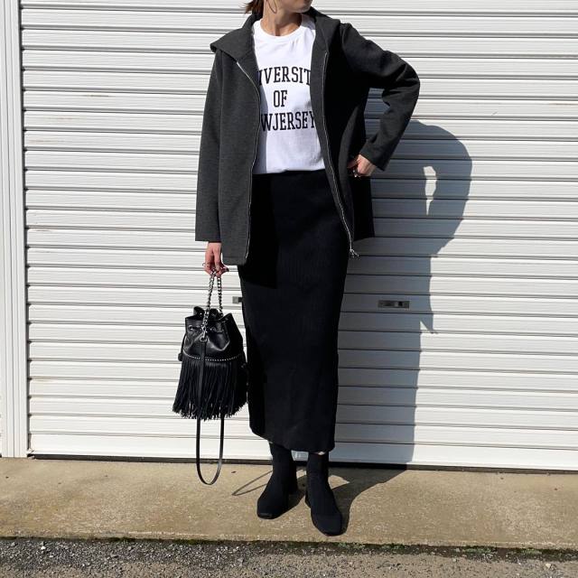 ロゴTシャツ×ジップパーカー