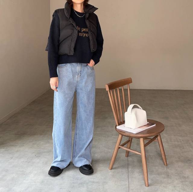 2｜ダウンベストと同じ色のトップス