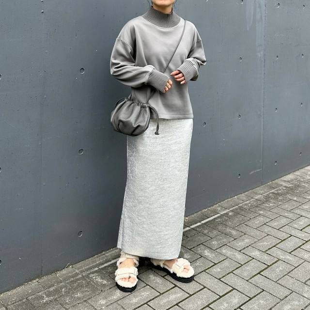 1｜「シンプルデザインの服」だけを合わせる