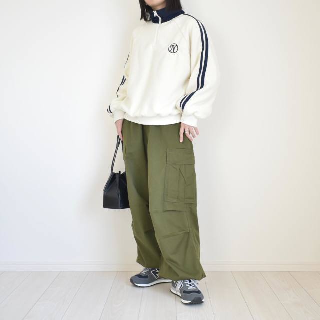 配色ラインが入ったハーフジッププルオーバー
