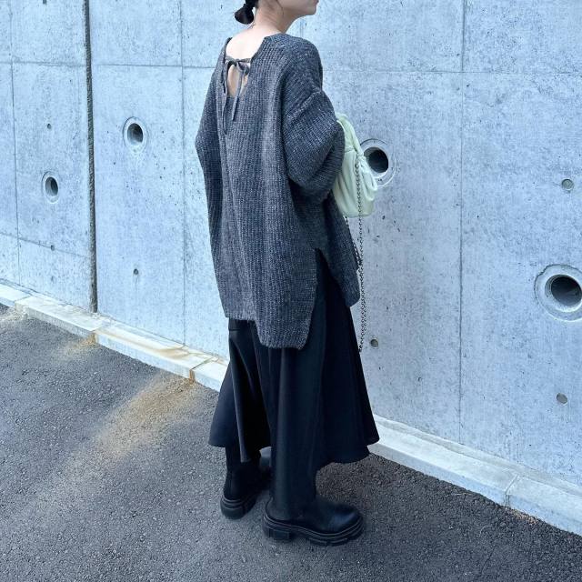 【きれいめコーデ4】肌見せニット