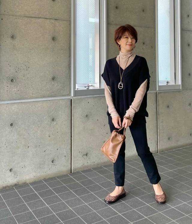 ゆったりトップス×スキニーパンツは「重ね着」で奥行きアップ！