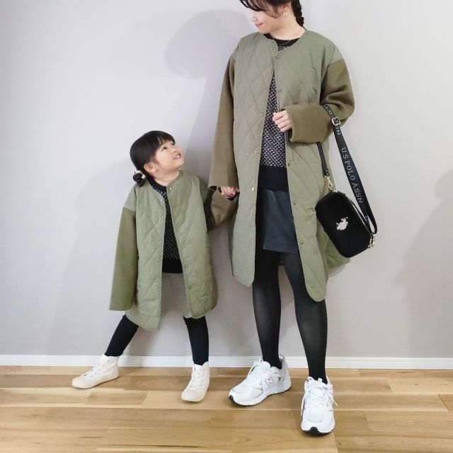 カーキコート×ミニボトムスで秋カジュアルを可愛く♪