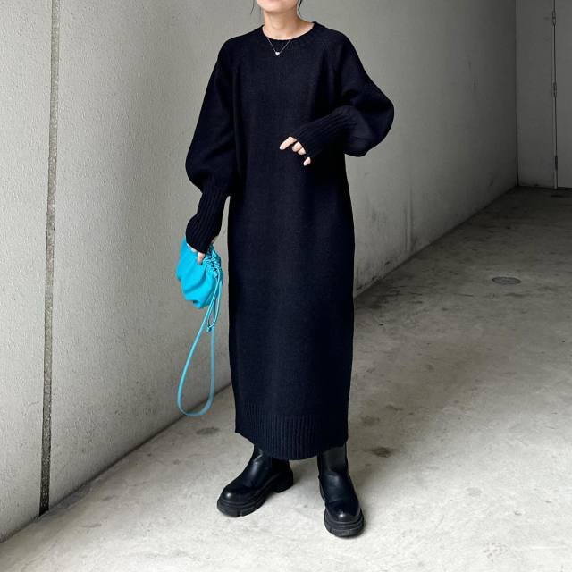 【謝恩会のカジュアルな服装1】ラフなのにサマ見え「ボリューム袖＆Iラインのニットワンピース」
