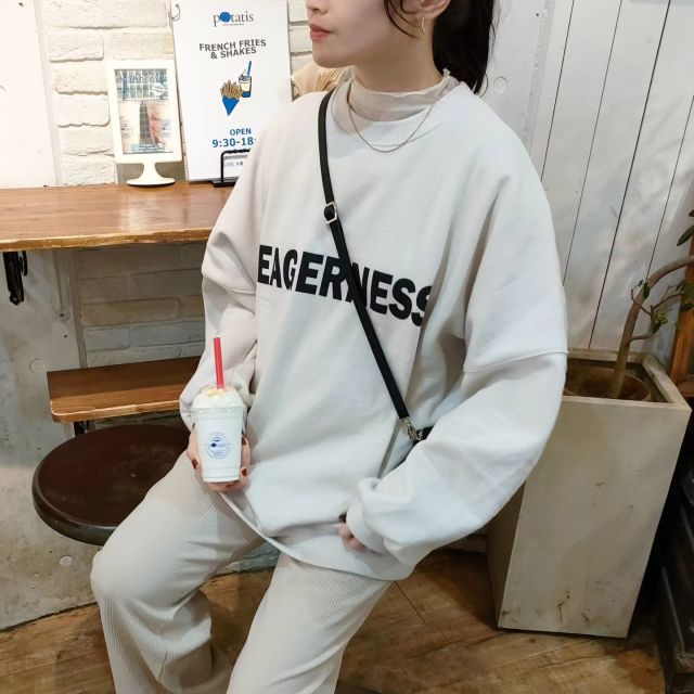 スウェットの下に着る服1｜シアーなハイネックを重ね着