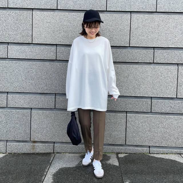 【バッティングセンターのデートコーデ2】ロンT・スウェット×きれいめパンツ