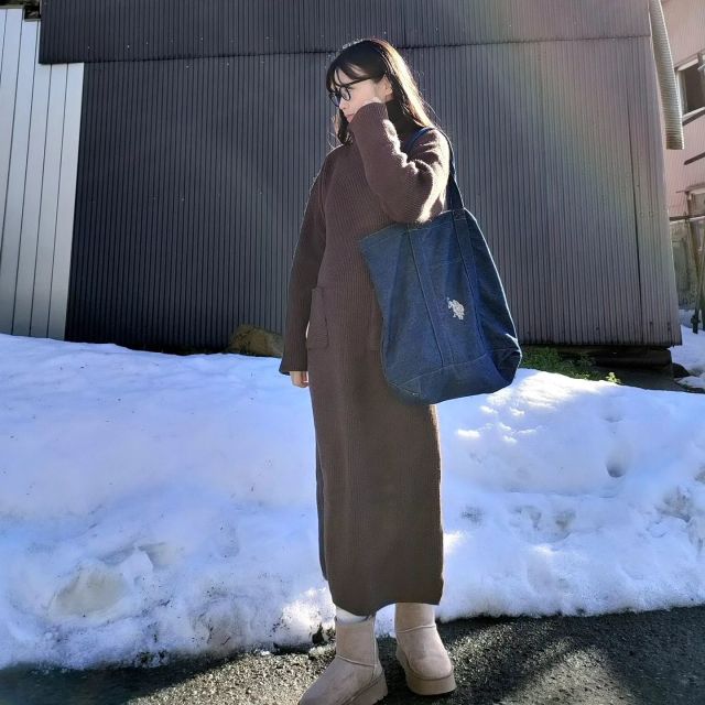 フレーム感がありながらリラクシーに決まる「ボクシーなワンピース」