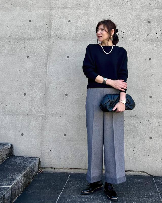 【50代母親・顔合わせのカジュアルな服装4】センタープレスが入ったパンツ