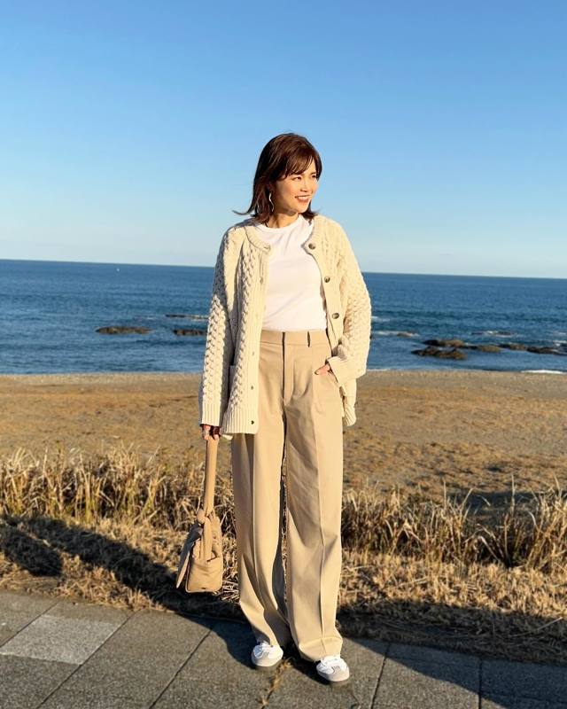 白アイテムを挟んでコーデをまとめるのもおすすめ