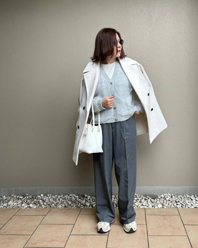 【1】定番色コーデは「濃淡の違う色」を組み合わせる