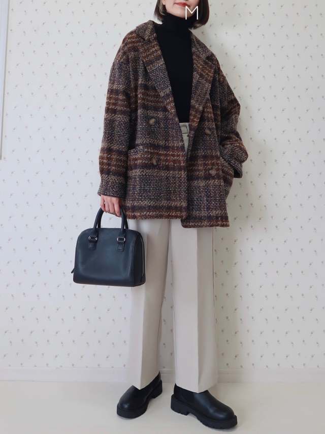 【アフタヌーンティーの服装×ユニクロ4】UNIQLO（ユニクロ）黒タートルニットがパステルなお店に映える！