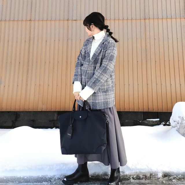 ミドル丈のチェスターコートなら普段使いしやすい！