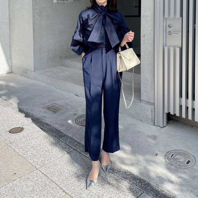 スーツみたいな服｜ブラウス×ボトムのセットアップ