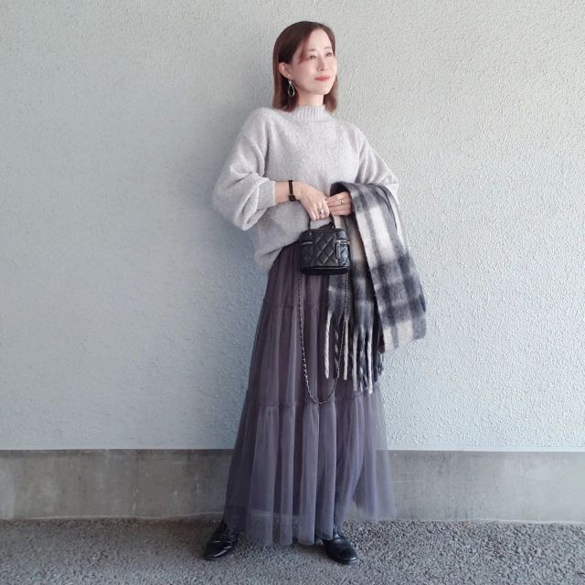 ふんわりニット×チュールスカートのフェミニンコーデ