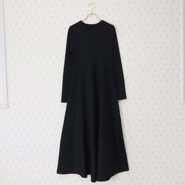卒園式・卒業式におすすめ！ 神戸レタスの「黒ニットワンピース」