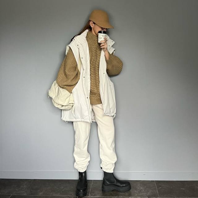 【足元をレイヤード】旬パンツ×ブーツインでこなれる！