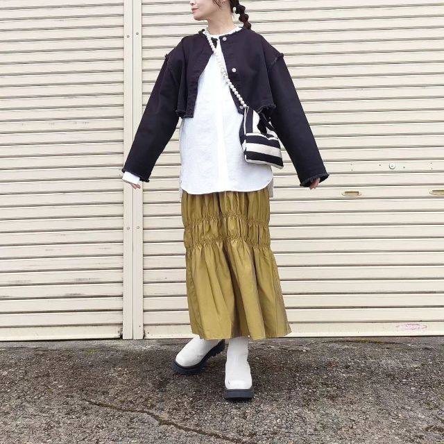 【ノーカラーシャツの上に羽織るもの】クロップド丈アウター×ノーカラーシャツ