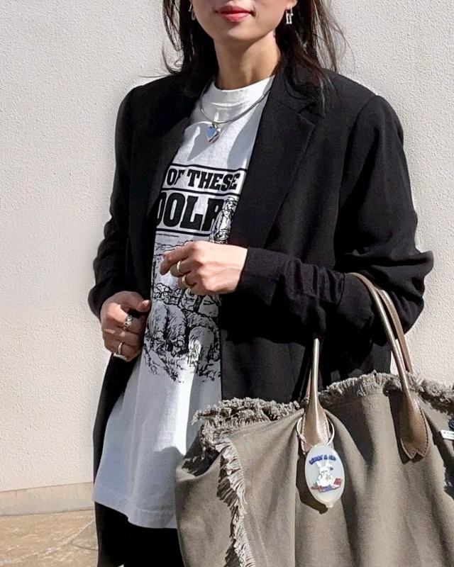 黒ジャケット・カーディガンを羽織って大人っぽく