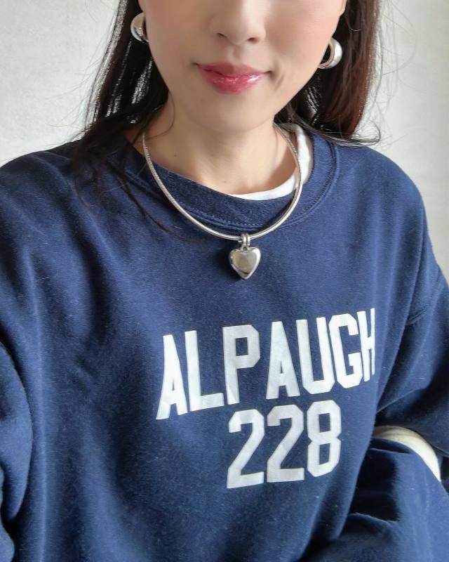 【3】アクセサリーを着けてこなれ感アップ